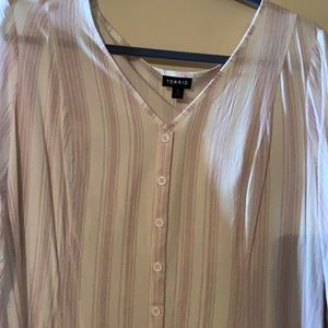 Torrid 3/4 sleeves button front blouse